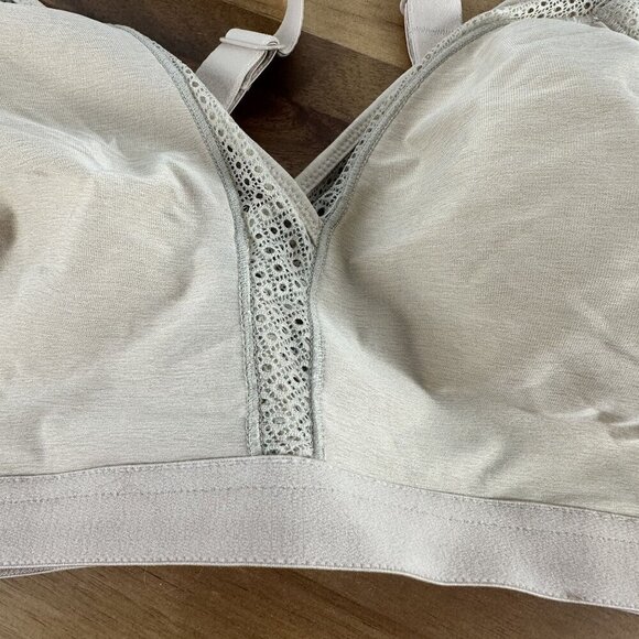 Hanes Womens Wire-Free Comfort Bra 2X Beige Nylon/Spandex Blend With Lace Accent - Picture 3 of 9